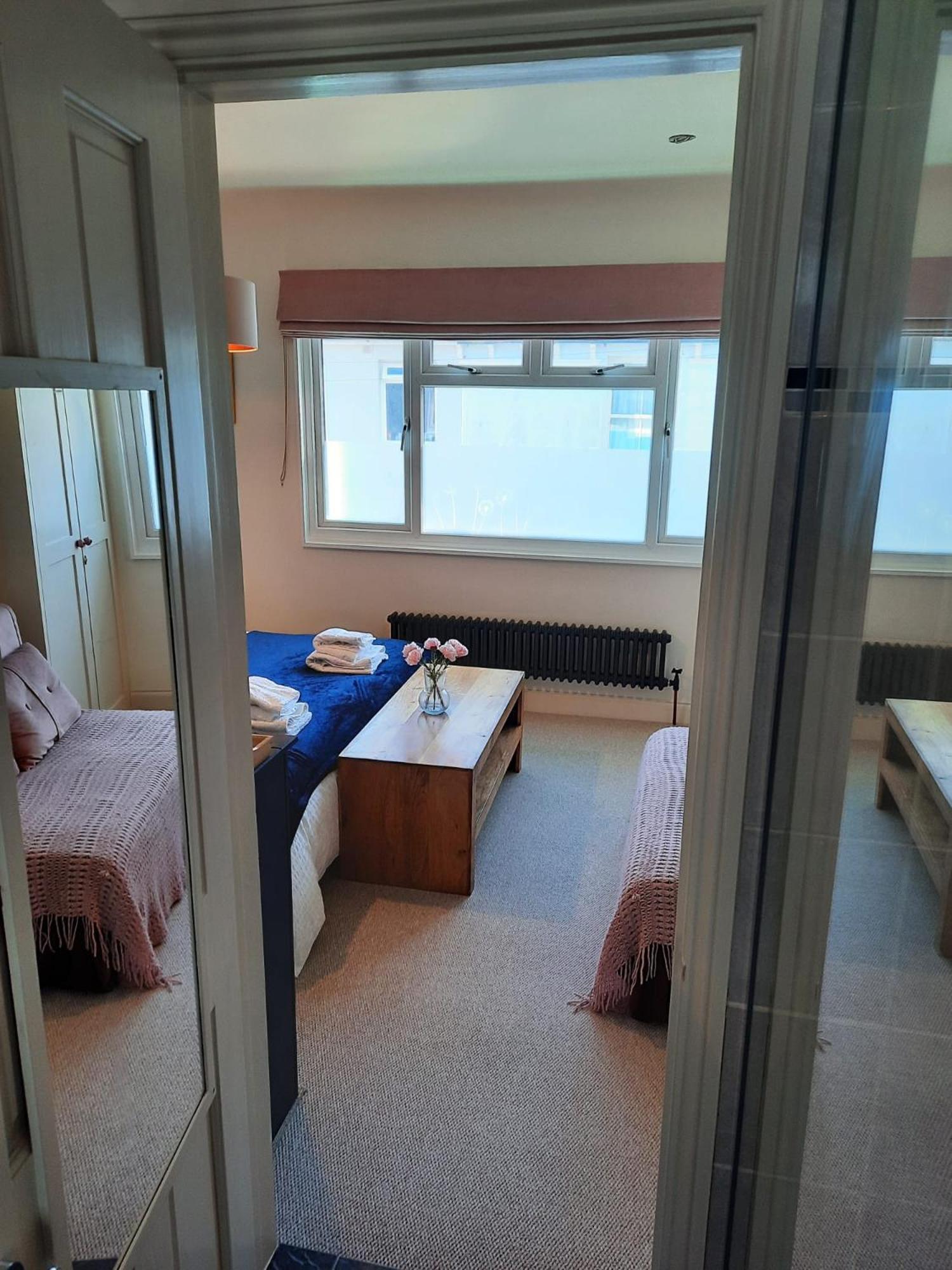 Super King Bedroom With Large Ensuite Brighton Exterior foto